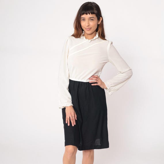 70s White Black Dress Long Sleeve Ruffled Collar Prairie Cottage Core Light Academia Button Back Tie Neck Vintage Secretary Office Large L