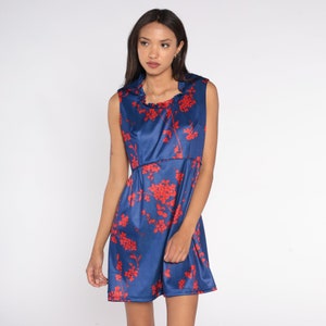 Robe nuisette des années 70 bleu floral Emilio Borghese Mini robe fleur imprimé Mod taille empire des années 60 rouge à volants vintage sans manches petit S