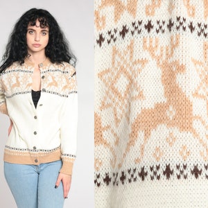 Reindeer Cardigan Sweater 70s White Nordic Button Up Sweater Fair Isle Snowflake Pattern Boho Cozy Holiday 1970s Bohemian Vintage Medium