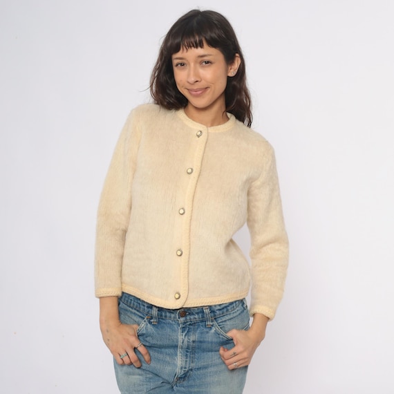 70s Cream Wool Cardigan Fuzzy Textured Knit Sweater Cropped Light Academia Preppy Round Neck Long Sleeve Vintage Beige Small Medium M