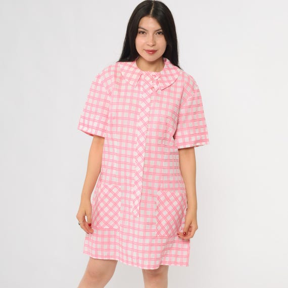 Pink Plaid Dress 60s House Dress Vintage Short Sleeve Button Front Peter Pan Collar Pockets Shift Style Lounge Wear Retro Day Dress Large L