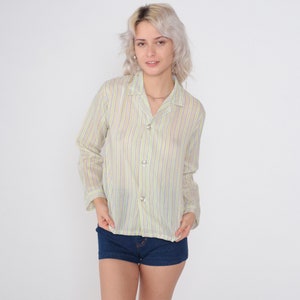 Jaren 70 Gestreept shirt dichtgeknoopt discoshirt semi-transparante retro blouse met kraag en lange mouwen limoengroen geel blauw wit vintage jaren 1970 klein