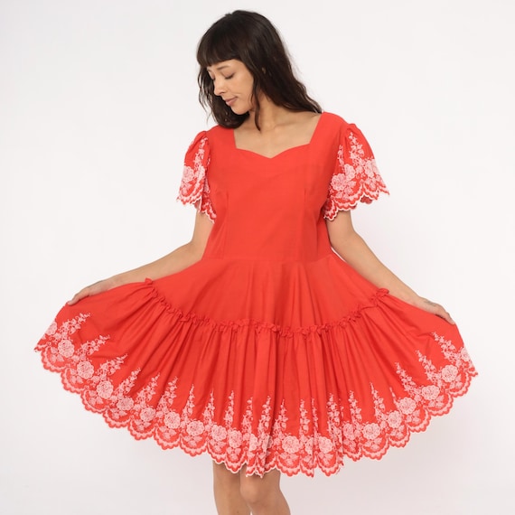 70s Prairie Dress Red Lace Coral Embroidered White Trim Sweetheart Neckline Tiered Skirt Cotton Fairycore Scalloped Edge Vintage Medium M