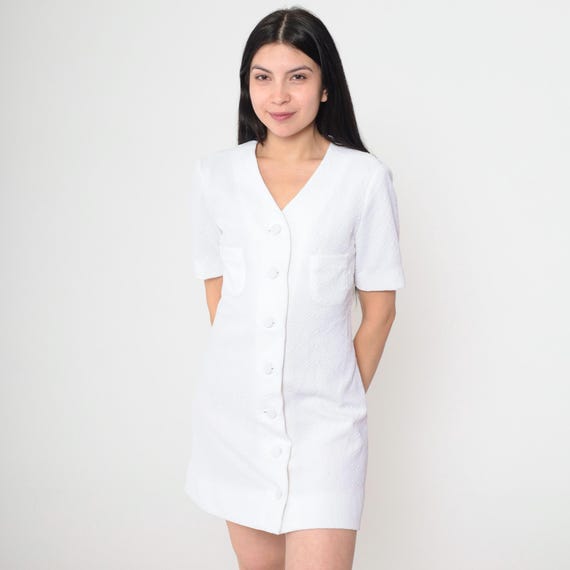 Vintage White Mod Shift Dress 60s Mini Chest Pocket 70s Space Age Button Up V Neck Minidress Twiggy Short Sleeve 1960s Textured Retro Small