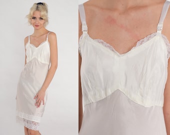 Robe slip blanche des années 70 dentelle garniture lingerie chemise de nuit midi complet slip genou longueur empire taille réglable spaghetti sangle rétro vintage années 1970 XS