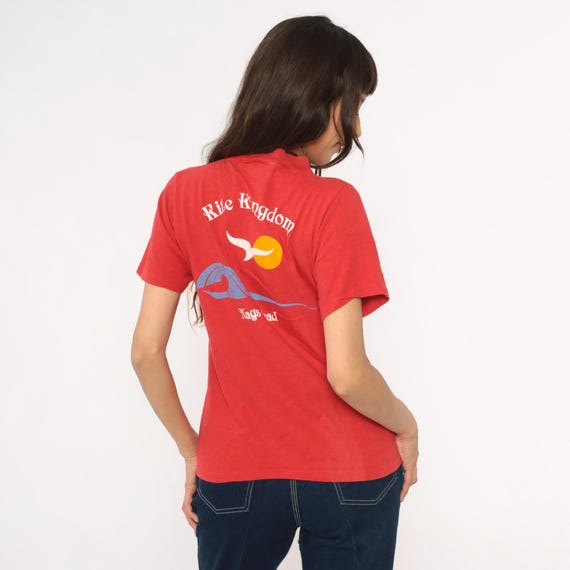 90s Surf Graphic Tee Red Coral Cotton Pocket Beach Kite Kingdom Nags Head Coastal Short Sleeve Vintage Tourist Ocean Souvenir Summer Small S