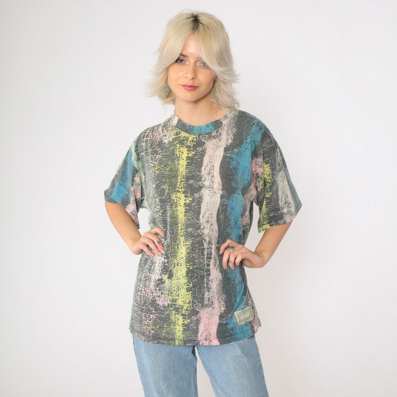 Vintage 90s Abstract Print T-Shirt Crackle Stripe Tee Bolt Brand Colorful Pattern Short Sleeve Crew Neck 1990s Blue Yellow Pink Medium