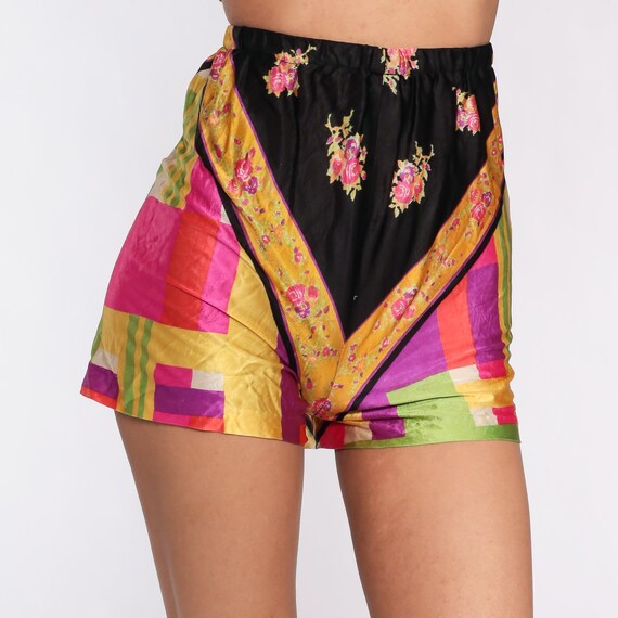 Hippo Floral Pattern Print Women's Shorts