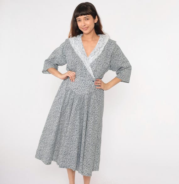 Vintage Floral Faux Wrap Dress 80s White Lace Collar Low Waist Blue White Flower Print Midi Dress 3/4 Sleeve Pocket Medium