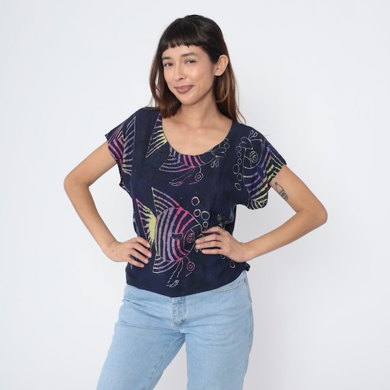 Batik Fish Shirt Y2k Dark Blue Beach Pattern Top Under The Sea Graphic Tee Short Sleeve Scoop Neck Artsy Retro Rayon Vintage 00s Medium