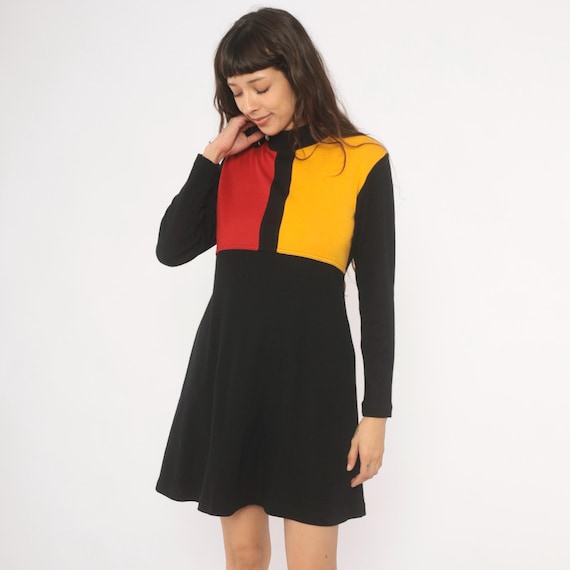 80s Mini Color Block Knit Dress Red Mustard Gold Black Mock Neck Long Sleeve Fit Flare Vintage Turtleneck Geometric Swing Petite Medium M