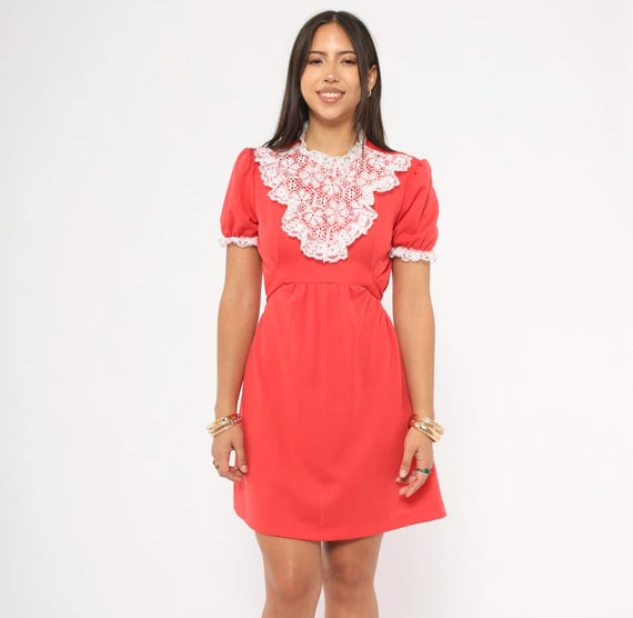 70s Babydoll Lace Bib Mini Dress Red Puff Sleeve Coquette White Crochet Trim Tie Waist Cottagecore Prairie Feminine Vintage Scarlet Small S