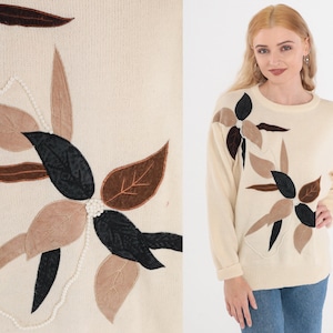 Sweter z koralikami kwiatowymi z lat 80. Kremowy sweter z dzianiny Sweter z haftowanymi kwiatami Perłowy sweter z koralikami Brązowy Czarny Akryl Vintage Lata 80. Średni