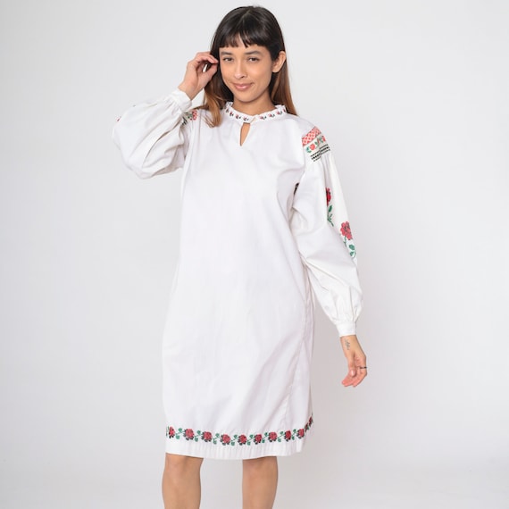 70s Floral Cross Stitch Dress White Embroidered Rose Midi Dress Shift 60s Mod Boho Embroidery 1970s Vintage Bohemian Long Sleeve Medium