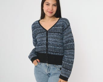 Cardigan azul anos 90 Lizwear Petite Button Up Suéter de malha preto com decote em V e manga comprida, cropped, estampa listrada, inverno, pequeno, pequeno, P