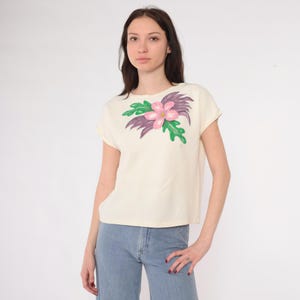 80s Cream Floral Top Hand Painted Cap Sleeve Tshirt Graphic Print T Shirt Vintage Retro 1980s Pink Purple Medium M