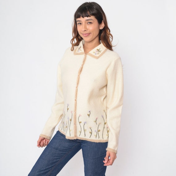 Embroidered Floral Cardigan 80s Cream Wool Button up Knit Sweater Flower Jumper Collared Grandma Sweater Boho Hippie Vintage 1980s Medium M