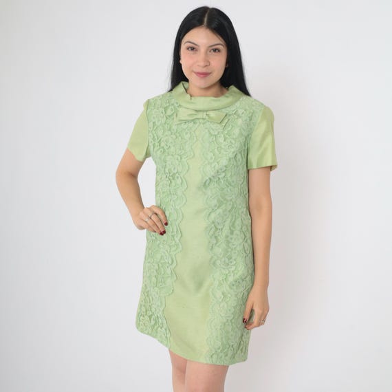 60s Mod Lace Dress Green Mini Cocktail Party Dress 1960s Boho Hippie Vintage Shift Bow Neck Short Sleeve Mad Men Evening Small