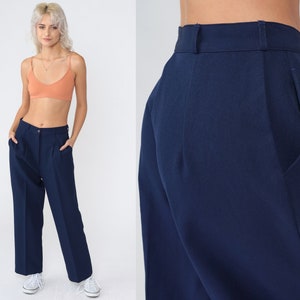Marineblaue Stoffhose 70er Bundfaltenhose Hohe Taille Rise Straight Tapered Leg Knickfalten Freizeithose Basic Schlicht schlicht adrett Vintage 1970s Small 28