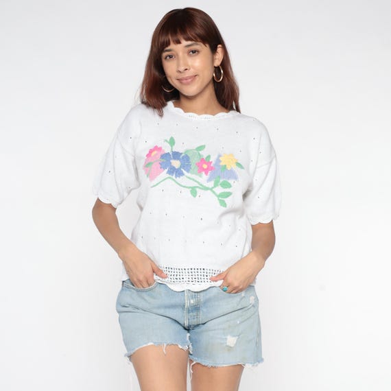Floral Embroidered Knit Top 80s White Short Sleeve Button Front Scalloped Trim Coquette Eyelet Cotton Prairie Grannycore Vintage Small S 4