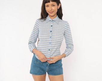 Camicetta anni '70 a righe geometriche, blu e beige, con colletto a punta, motivo intrecciato, maniche a tre quarti, stile preppy, accademico, vintage, taglia extra small XS