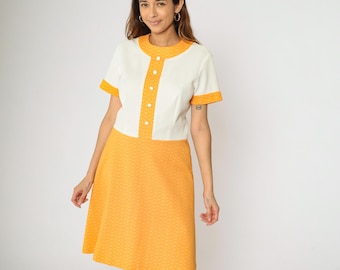 Vintage 60s Mod Dress 70s Orange White A-Line Dress Geometric Print Retro Space Age Go Go Short Sleeve Knee Length 1960s Low Waist Medium M