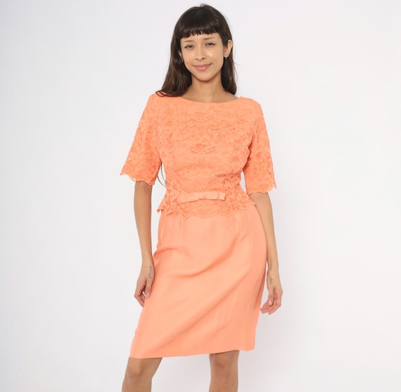Peach Lace Dress 60s Scalloped Peplum Bodice Bow Waist Salmon Half Sleeve Coral Feminine Spring Cocktail Party Garden Vintage Medium M
