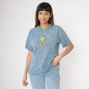 Camiseta vintage de Piolín, años 90, teñido anudado, Looney Tunes, camiseta azul de Warner Bros., camiseta bordada con dibujos animados, retro nostálgica, años 90, talla mediana (M)