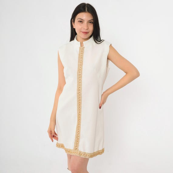 60s Metallic Mod Dress White Mini Gold Trim Party Shift Space Age Cocktail Dress Vintage 1960s Twiggy Sleeveless Sparkly Minidress Medium M