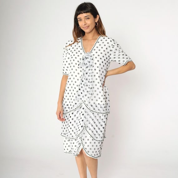 80s Polka Dot Dress White Chiffon Puff Sleeve Dress Tiered Skirt Ascot Bow Midi Dress Shift 1980s V Neck Lace Trim Vintage Medium