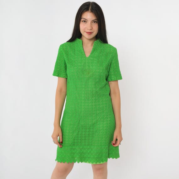 Vintage Green Guipure Lace Dress 60s Geometric Embroidered Mod Mini Short Sleeve 1960s Scalloped Hem Bright Shift V Neck Small S