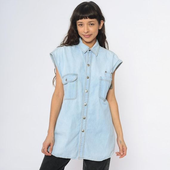 90s Light Wash Denim Shirt Sleeveless Cotton Chambray Collared Dual Chest Pockets Minimalist Clean Girl Vintage Casual Summer Top Medium M