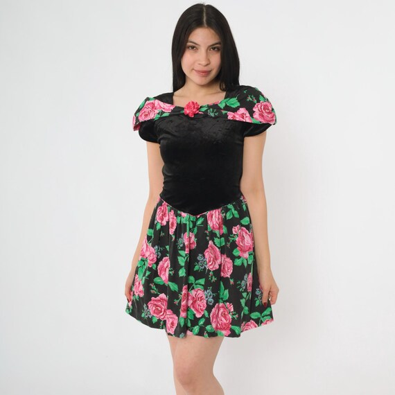 Vintage Floral Mini Dress 80s Black Velvet Party Mini Dress Pink Rose Print Cap Sleeve Full Skirt Rosette 1980s Night Out Petite Small
