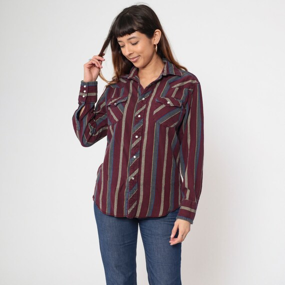 90s Wrangler Pearl Snap Shirt Burgundy Striped Western Shirt Button Up Cowboy Rodeo Long Sleeve Grey Vintage 1990s Men's Medium