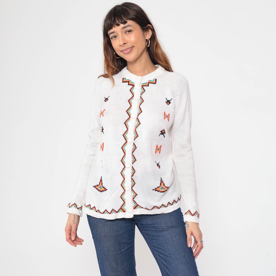 White Geometric Cardigan 60s 70s Zig Zag Button Up Sweater Southwestern Knit Retro Boho Sweater Vintage 1960s Raglan Sleeve Small S