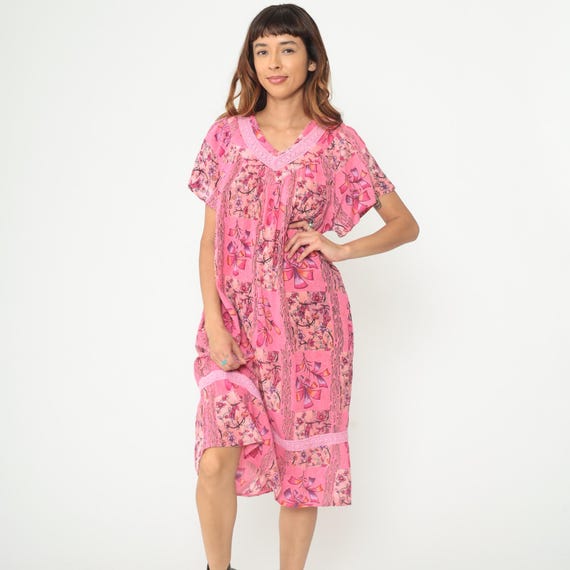 Floral Midi Dress 90s Pink Cotton Short Sleeve Lace Collar V-Neck Tiered Hem Longees Summer Casual Cottage Romantic Vintage Medium M