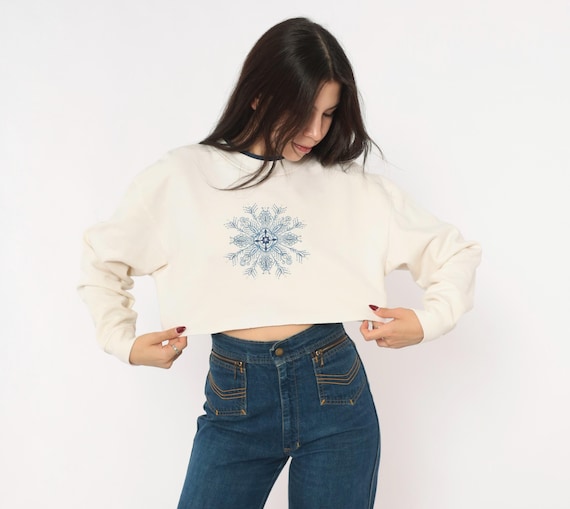 Distressed 90s Snowflake Embroidered Cropped Sweatshirt Cream Pullover Navy Trim Winter Mandala Vintage Grunge Holiday Christmas Medium M