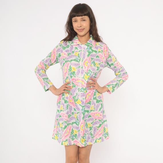 70s Floral Dress Pink Lavender Green Long Sleeve Collar Shift Flower Print Spring Pastel Lilac Rose Garden Housecoat Vintage Women Small S