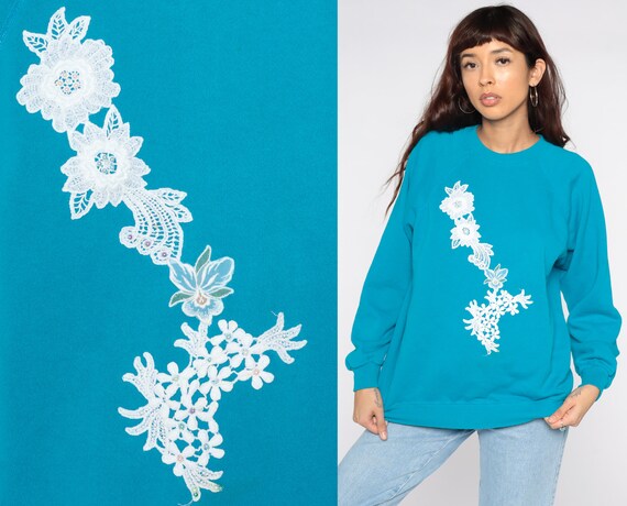Floral Sweatshirt 80s Lace Applique Blue Shirt Vintage Beaded RAGLAN Sleeve Sweater Kawaii Graphic 1980s Slouchy Hanes Medium