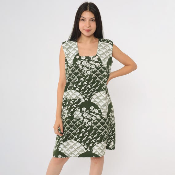 Green Hawaiian Dress 70s Vintage Sleeveless Shift Style White Floral Geometric Print Square Neck Knee Length Mod Retro Pattern Medium M