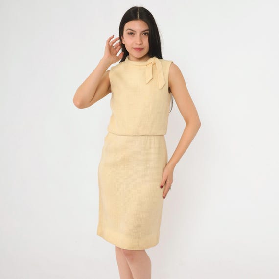 Vintage Cream Wool Dress 60s Sleeveless Bow Neck 1960s Wiggle Style Textured Fabric Fitted Knee Length Classic Mod Small S