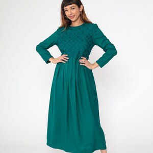 Robe fleurie verte des années 90 robe brodée Maxi bohème bouton étoile vintage plissé taille haute ceinture attachée grunge manches longues rayonne petit 6 image 4