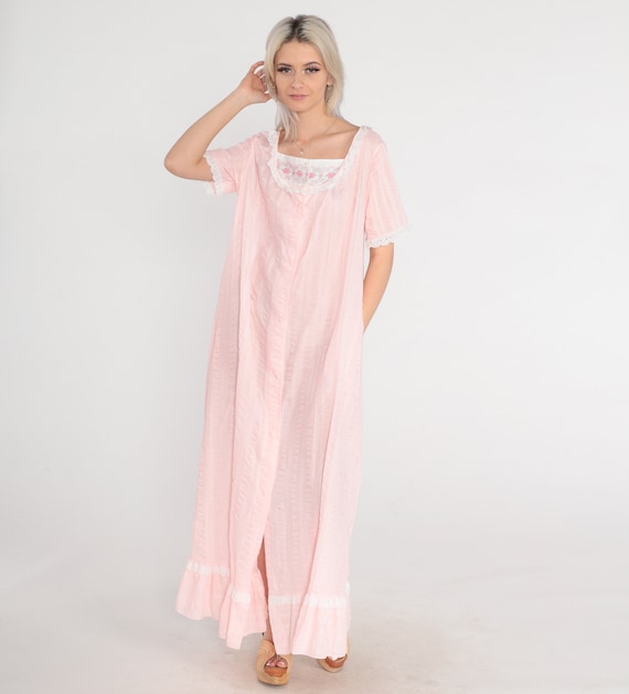 Vintage Baby Pink Nightgown 70s Lingerie Maxi Dress Eyelet Lace Floral Embroidered Long Nightie Button up Sleep Lounge Pastel 1970s Medium M