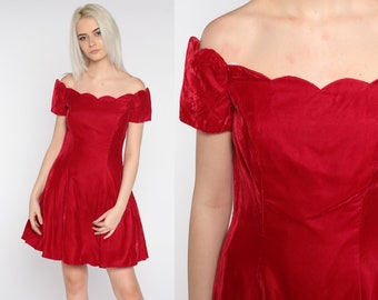 Mini-robe en velours des années 80, robe rouge à épaules dénudées, coupe festonnée et coupe évasée patineuse de bal des années 80, minirobe cocktail vintage petit S