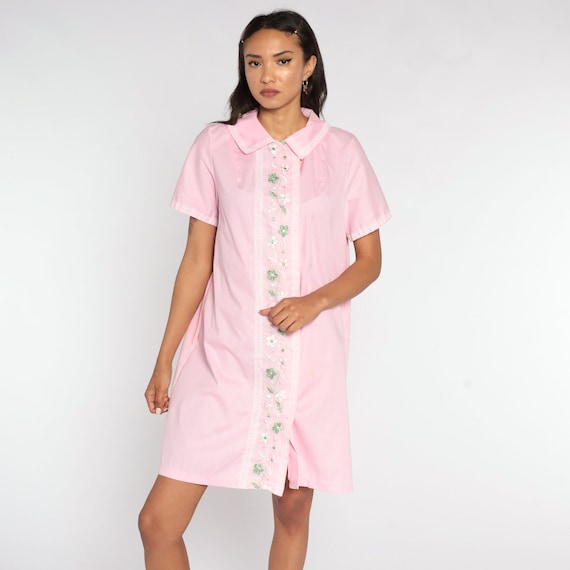 Embroidered Floral Dress Baby Pink Dress Mod Mini 60s Shift Day Dress 70s Hippie Boho Button up Vintage Short Sleeve Medium Large