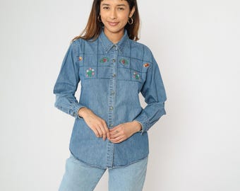 Chemise en jean fleurie vintage des années 90 boutonnée brodée Jean chemise jardinage chemisier à col haut bleu à manches longues jardin fleuri des années 1990 moyenne M