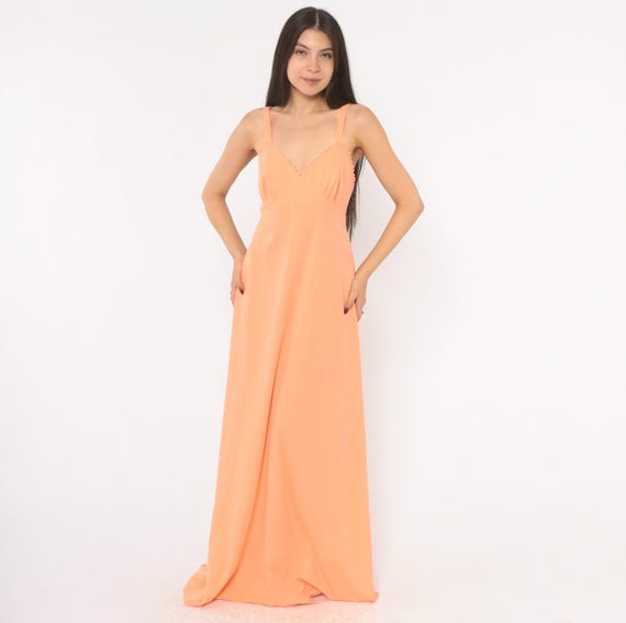 70s Peach Maxi Dress Scalloped Lace Trim V Neck Empire Waist Floor Length Gown Coral Salmon Pink Slip Style Coquette Vintage Medium M