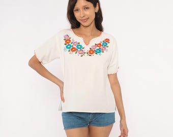 Blusa bordada floral estilo años 90, estilo campesino mexicano, color blanco, algodón, flores arcoíris, estilo cottagecore, pradera, festival, verano, talla M