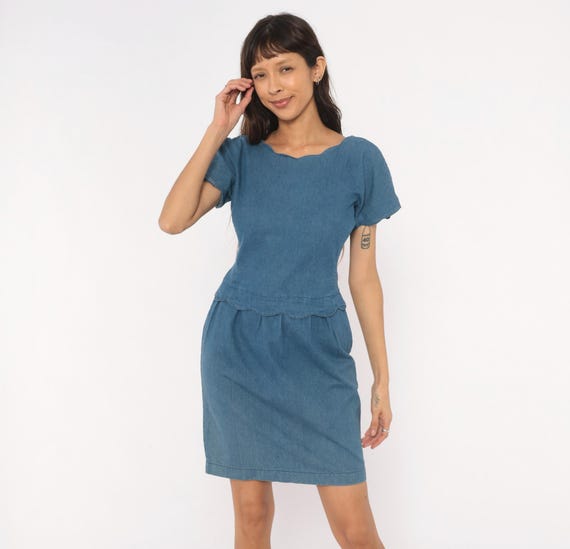 90s Scalloped Denim Dress Central Falls Sweetheart Neckline Cotton Blue Jean Short Sleeve Peplum Feminine Chambray Fitted Vintage Medium M