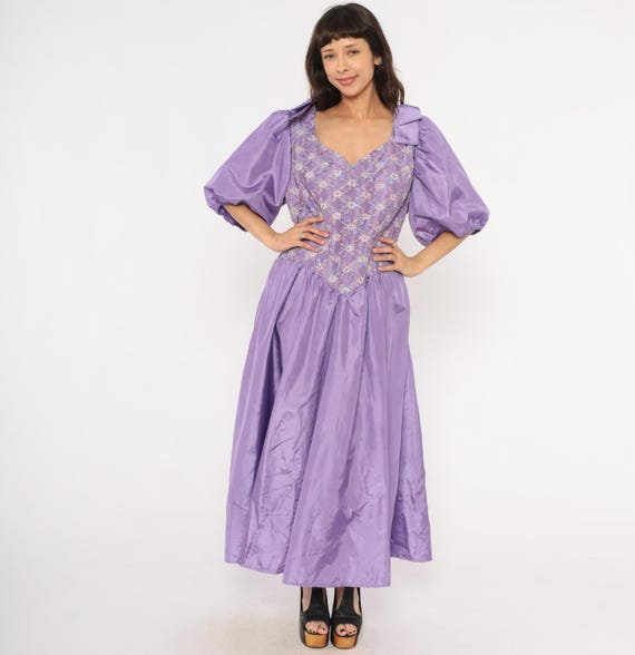 80s Lavender Gown Puff Sleeve Floral Lace Bodice Bow Drop Waist Purple Lilac Violet Taffeta Party Prom Bridesmaid Vintage Extra Large XL